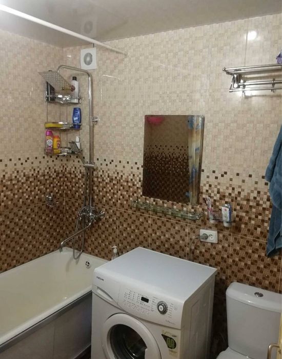 Чиланзар 6кв 2 комнатная Кирпич балкон 2/6