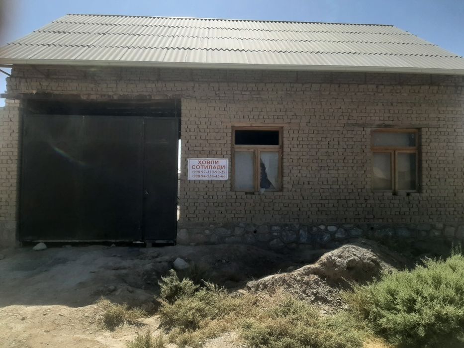 Ховли сотилади      .