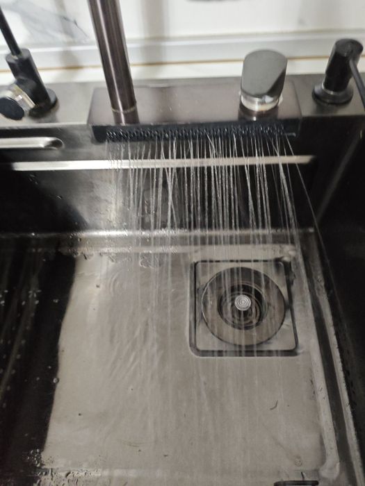 Продам кухонную мойку