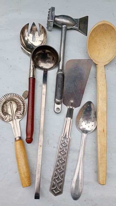 Прибори за хранене+ Мачете в кания