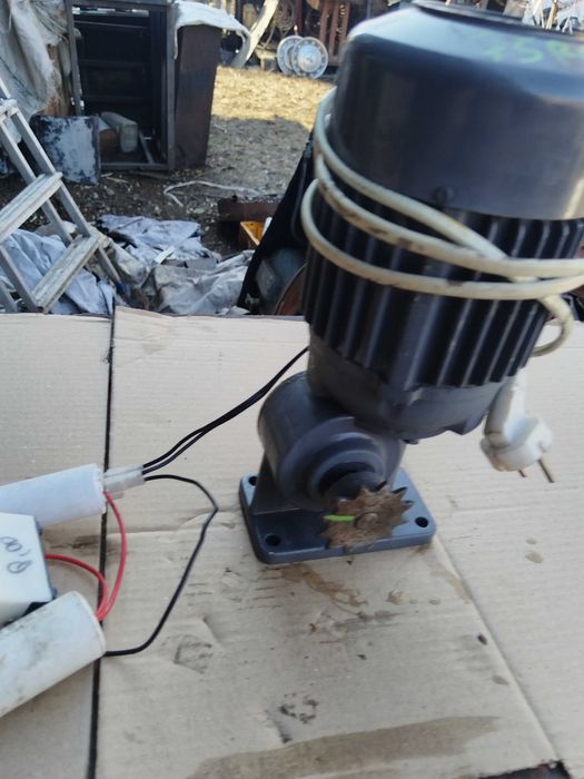 Motor electric cu reductor 75 rpm