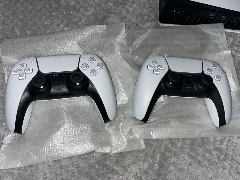 PlayStation 5 - 1TB - 2 Manete