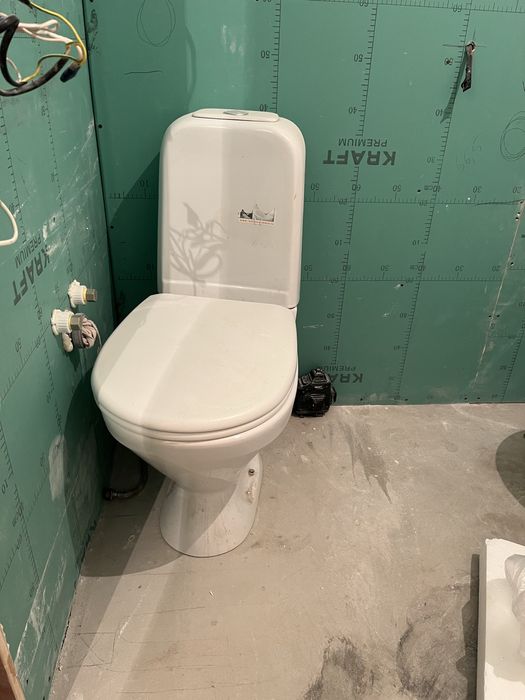 Унитаз б/у с бочком