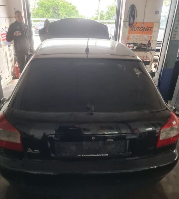 Dezmembrez Audi A3 1.6 benzina