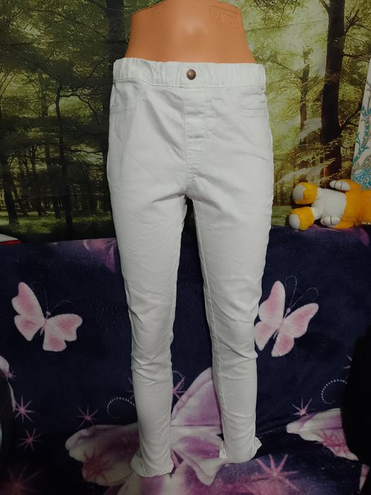 Lot haine dama în stare perfecta.