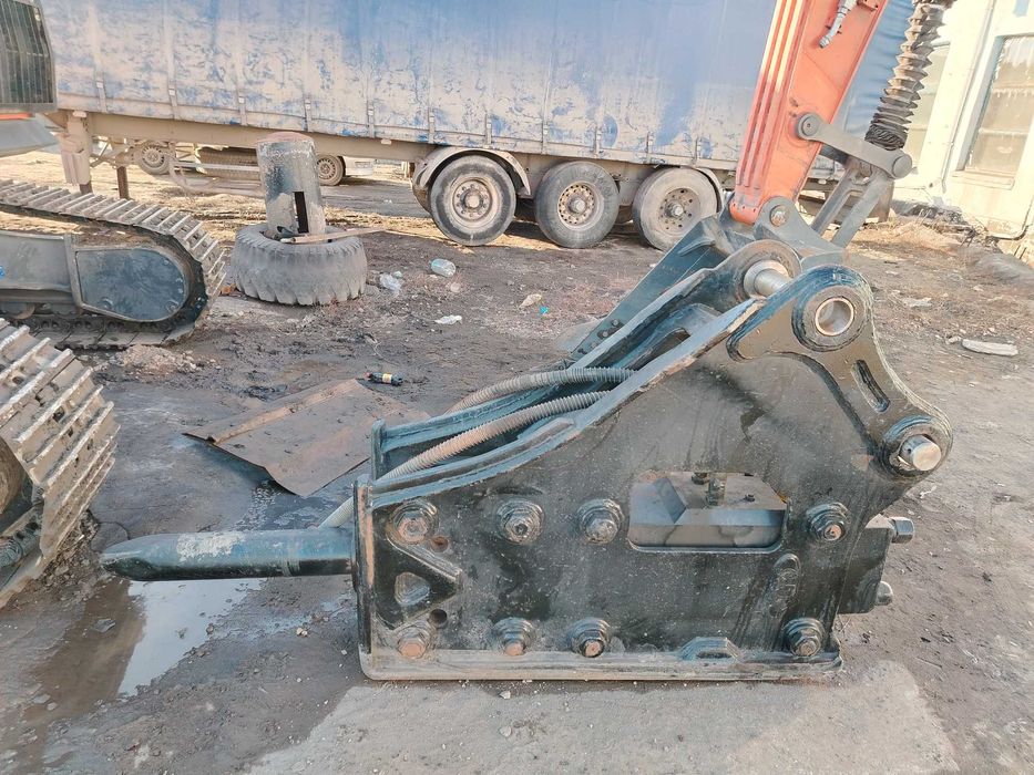 Продам гидромолот б/у (пика новая)