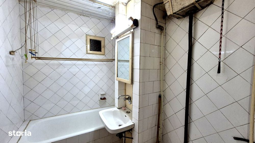Apartament 2 camere, decomandat, etaj 2, cartier Grivita, Targu Jiu
