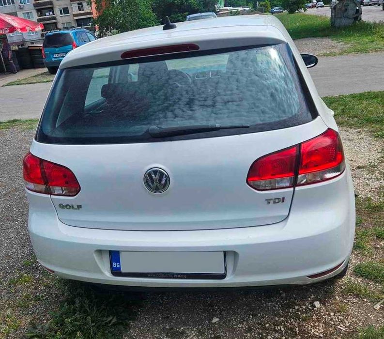 отдава под наем автомобил