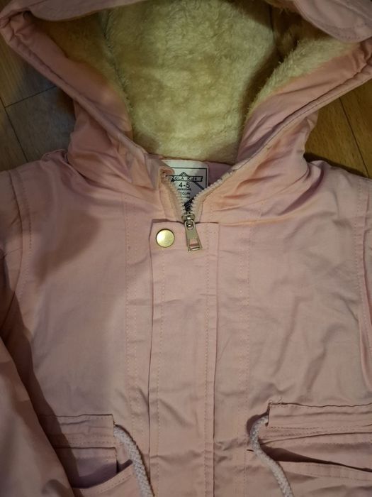 Куртка на 4-5 лет