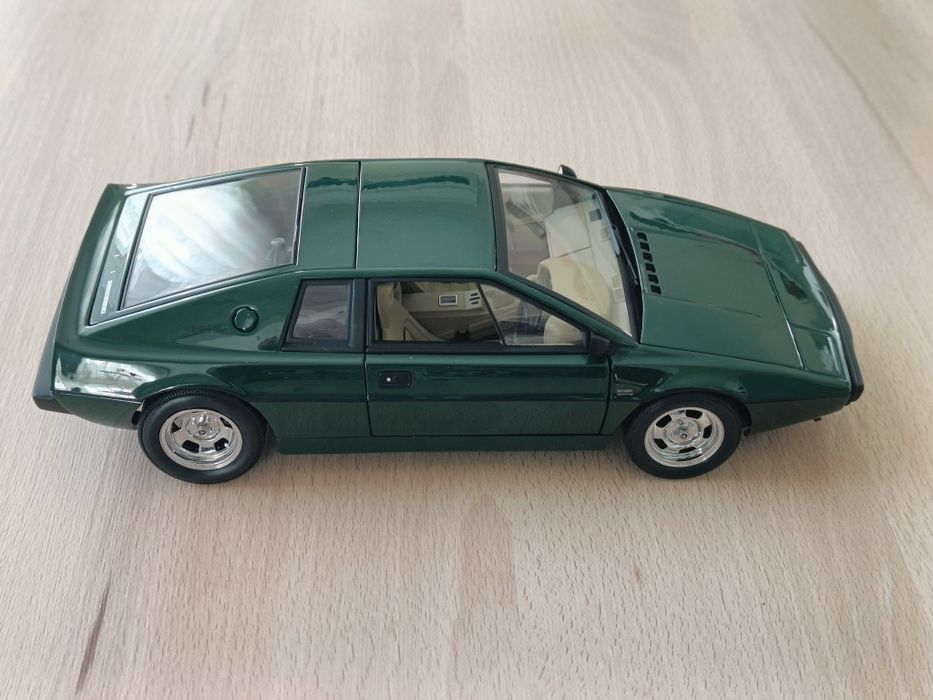 Lotus Esprit, Autoart 1:18