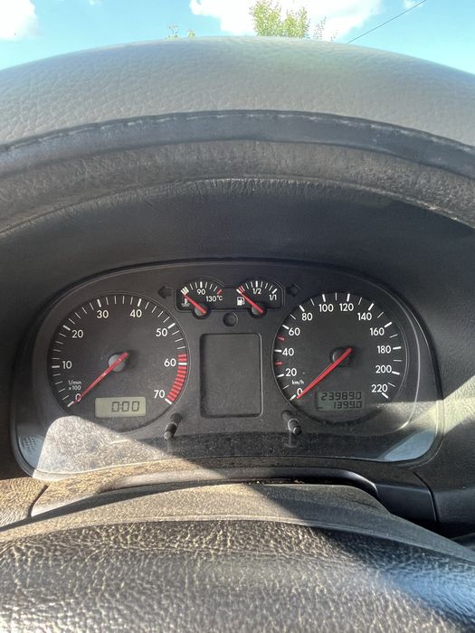 Vând Volkswagen Golf 4, motor 1.4 16V