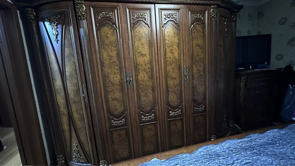 Продам спальний гарнитур.