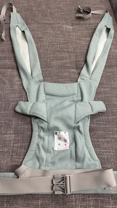 Sistem de purtare Ergobaby Embrace