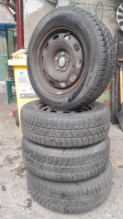 Anvelope iarna 195x65x15 și jante5x100 pt Vw,Seat,Skoda+capace Golf 4