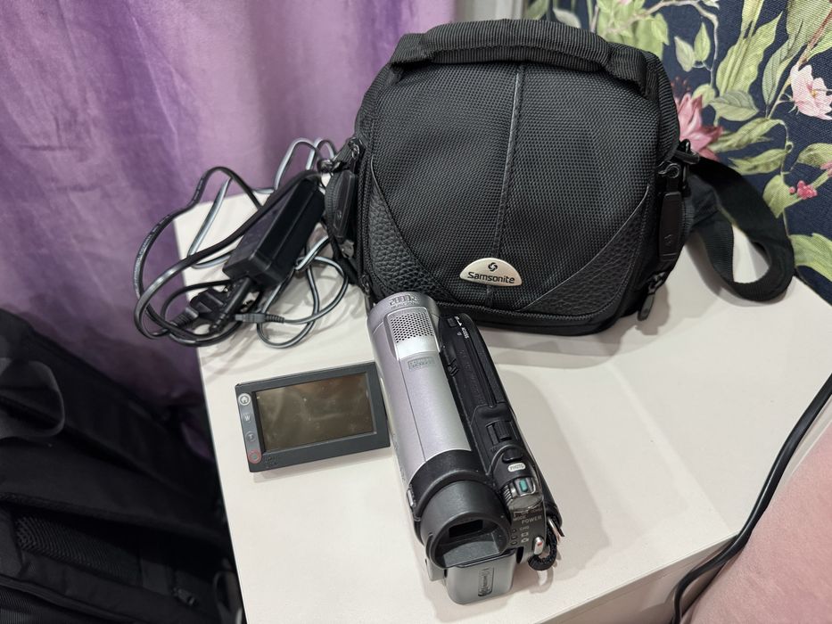 Продам видеокамеру Sony DCR-DVD610