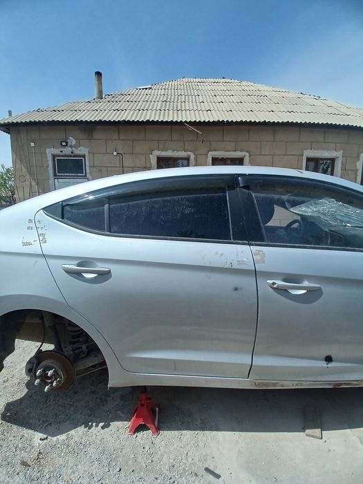 Задняя дверь на хюндай элантра 2018 год