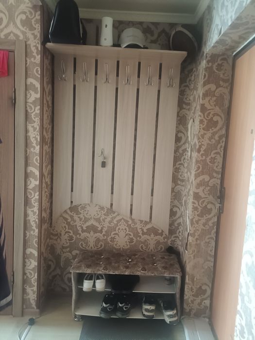 Продам вешалку и банкетку Б/У