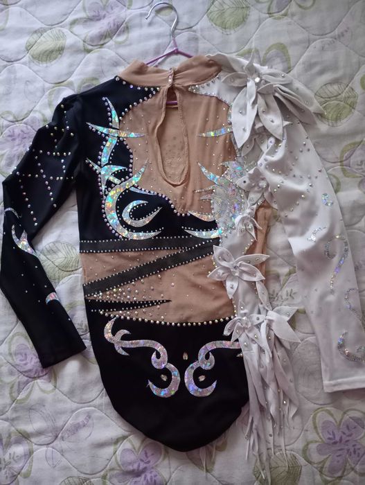 Трика за художествена гимнастика