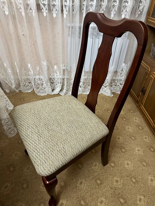 В продаже стол со стульями!