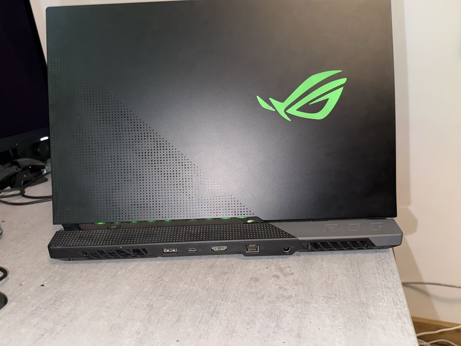 Asus ROG strix scar 15 G533QR-HF009 -Ryzen 9 5900HX/32GB RAM/RTX 3070