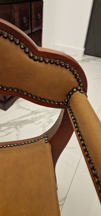 Dante scaun restaurat