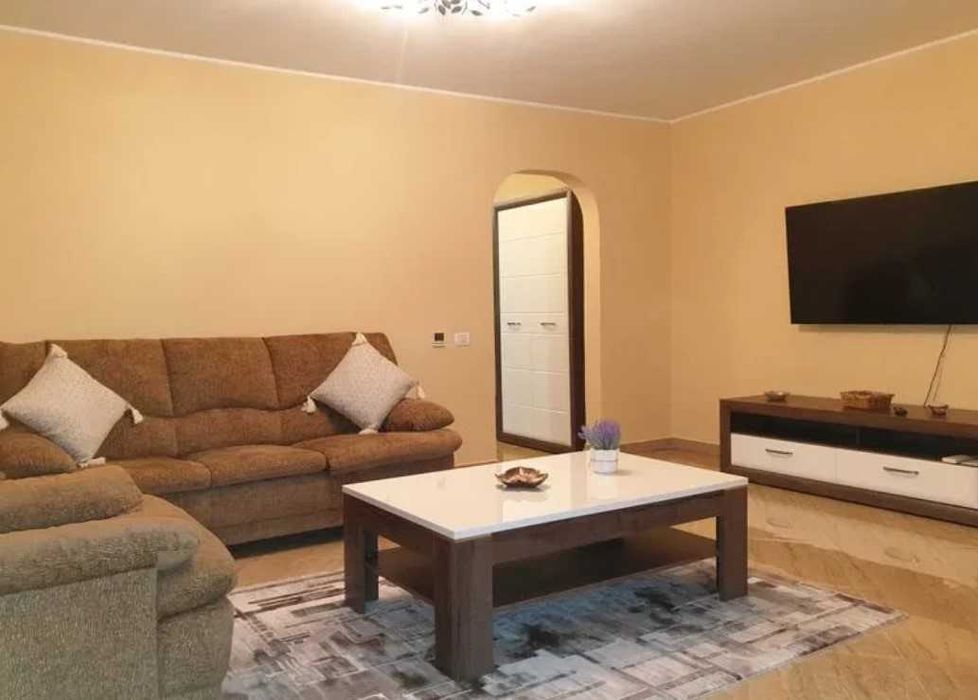 Дава се под наем Двустаен апартамент в Пловдив, Център - 48 кв.м за 173.4 € - Снимка #1