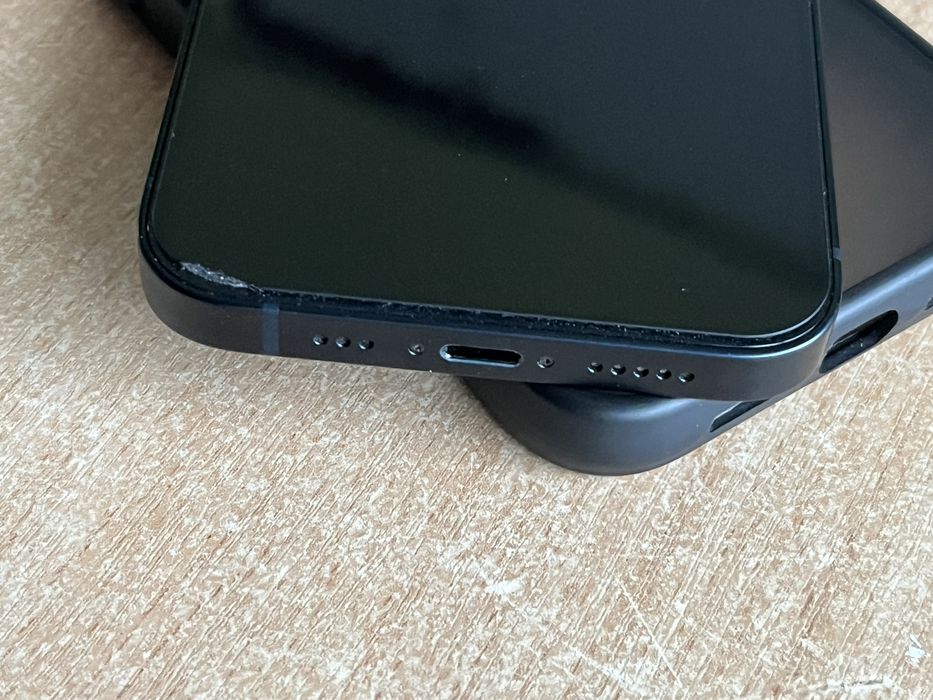 Продам айфон 13