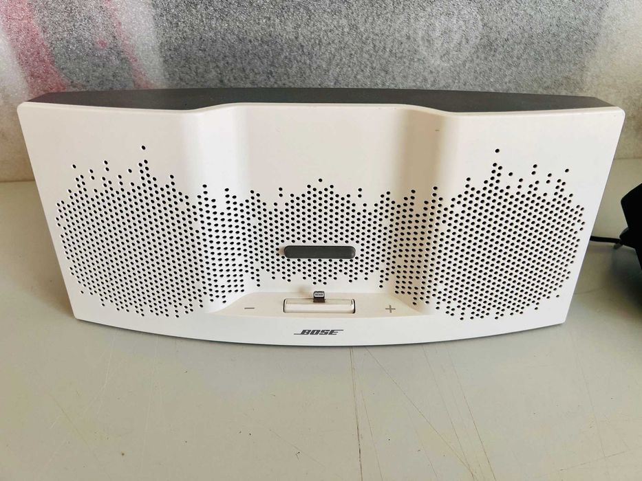 BOSE SoundDock XT Speaker (AUX / Lightning)