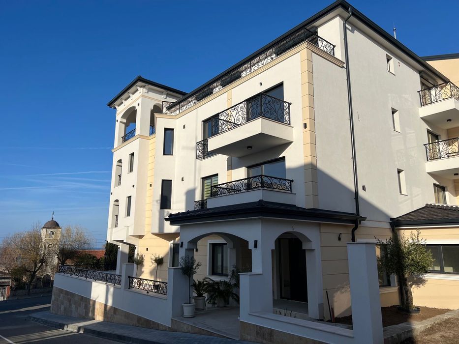 Продава се Двустаен апартамент в Черноморец - 81 кв.м за 1420 €/кв.м - Снимка #2