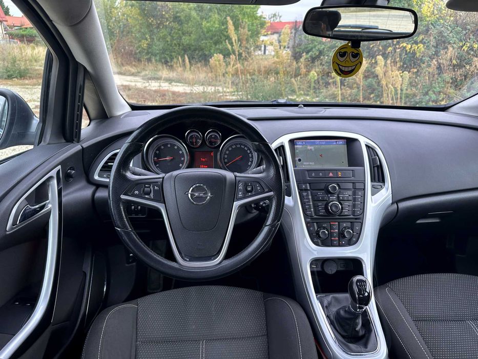 Opel Astra J 1.6 Edition • 2011 • Benzină • 115 CP • Euro 5 • Proprietar • Acte la zi • Fiscal pe loc