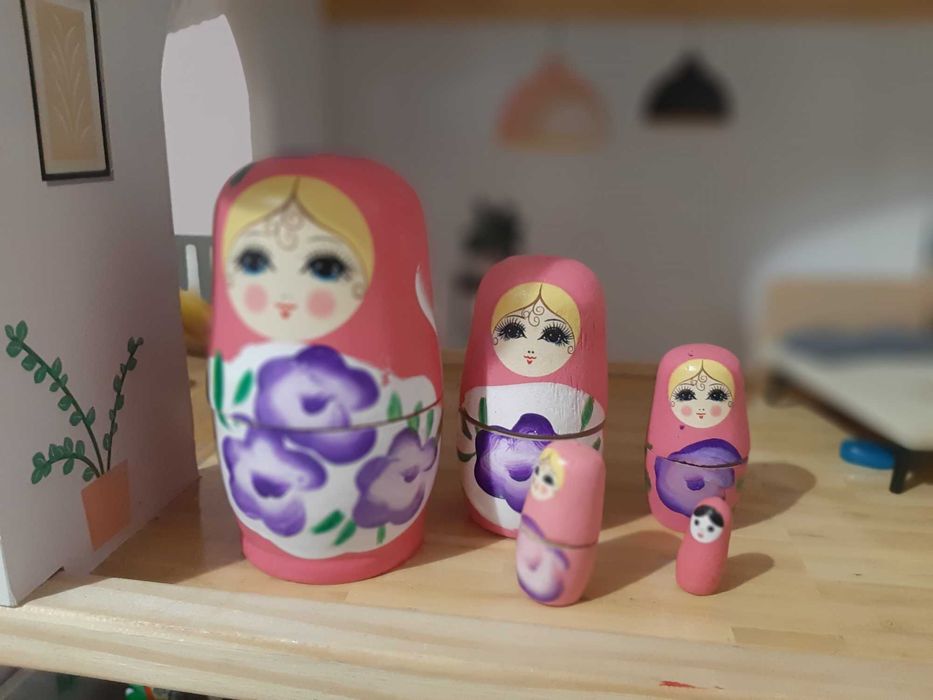 Розови матрьошки