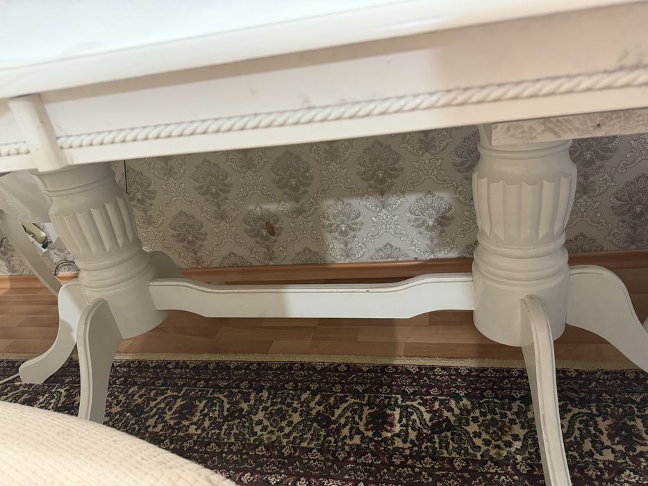 Стол со стульями