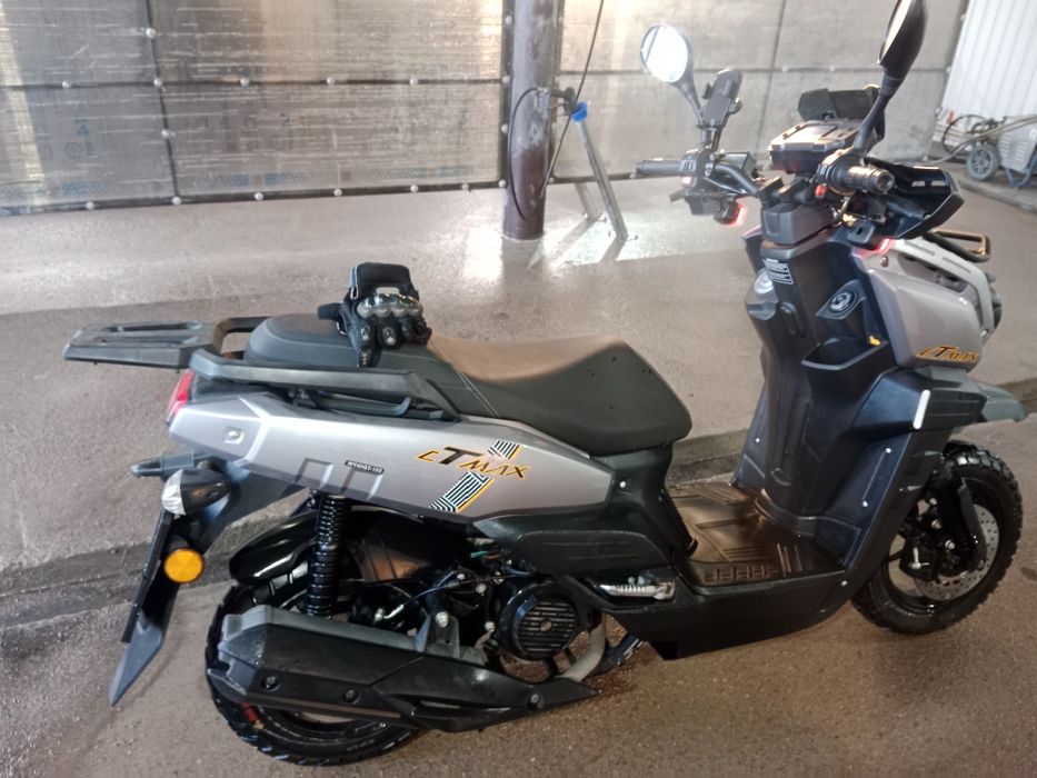 Продам скутер танк 49(150)