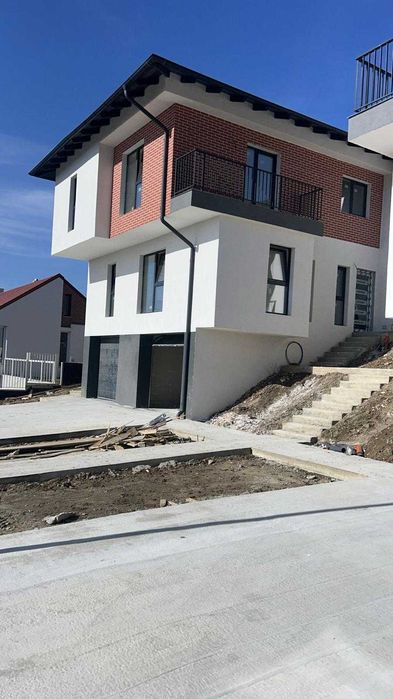 Persoana fizica vand apartament cu 3 camere, 105 mp ulili