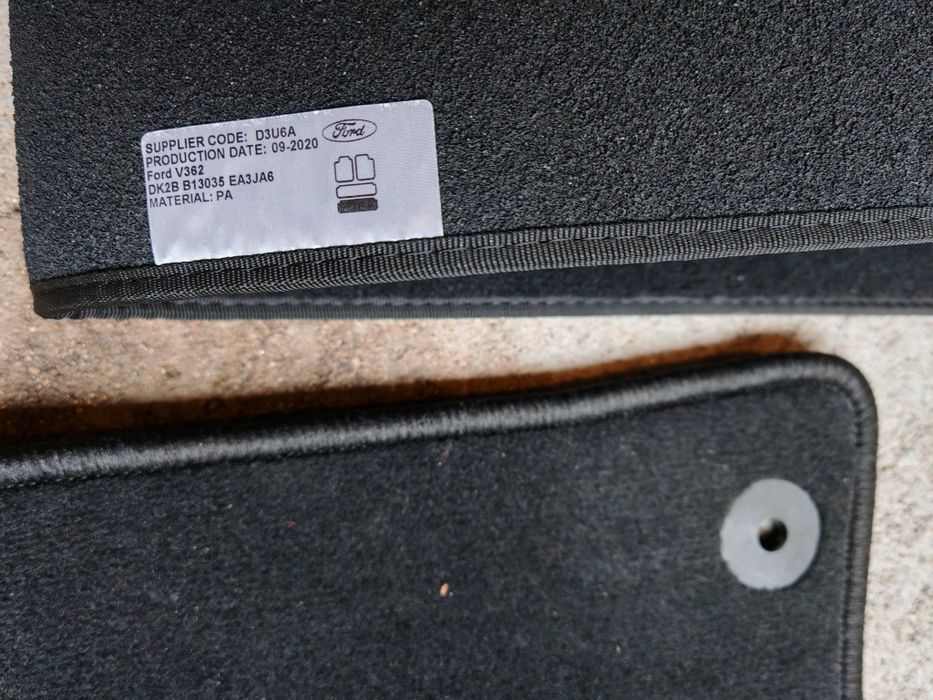 Продавам оригинални  стелки за Ford Transit Custom