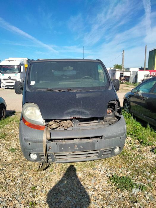 Renault Trafic 2006--pentru piese