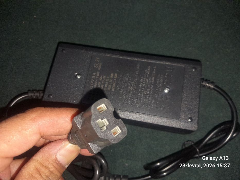 Skuter uchun zaryadnik yangi karobka