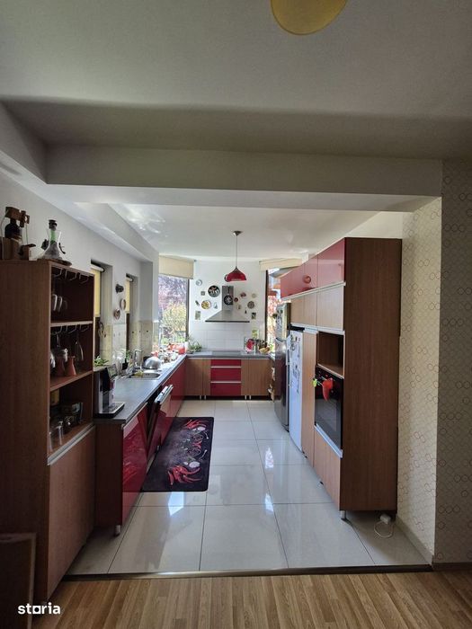 Casă cu 5 camere, 2 etaje, Pantelimon