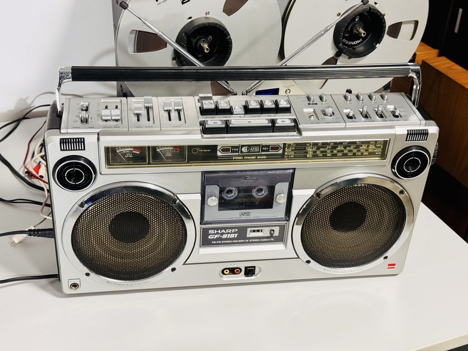 Boombox/radiocasetofon SHARP GF-9191,vu-metre,sunet foarte bun, Japan