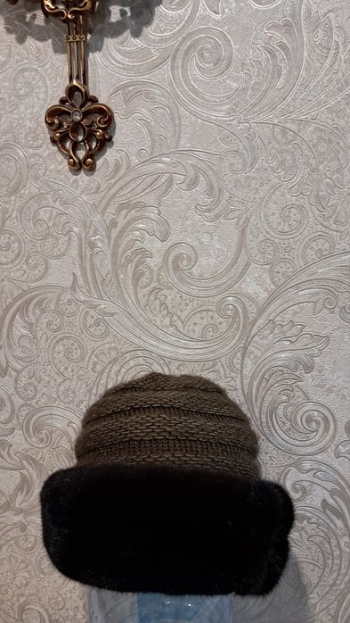 Продам комплект шапка+шарфик.