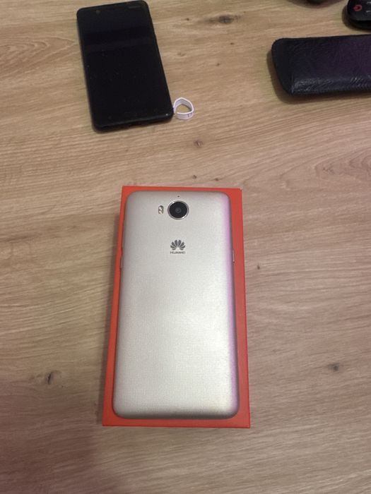 Huawei y6 2017 мобилен телефон
