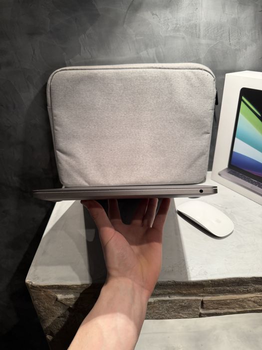 КАТО ЧИСТО НОВ Macbook Pro M1 13.3" + Magic Mouse + калъф