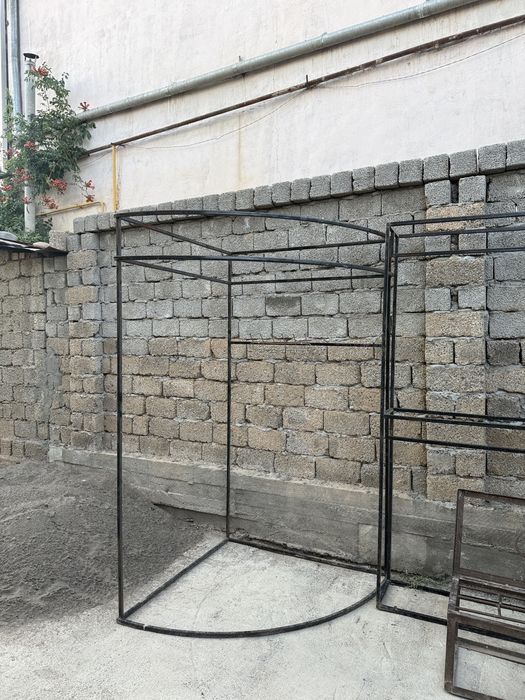 Продам стилажы для магазина одежды и примерочную