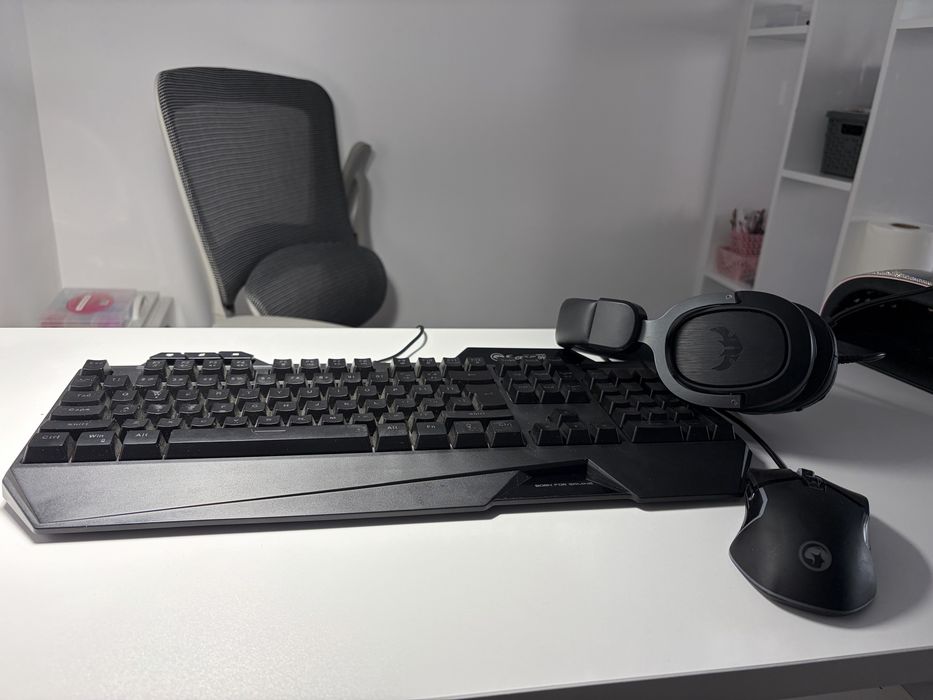 Kit gaming: caști Asus Tuf  + tastatură și mouse Scorpion