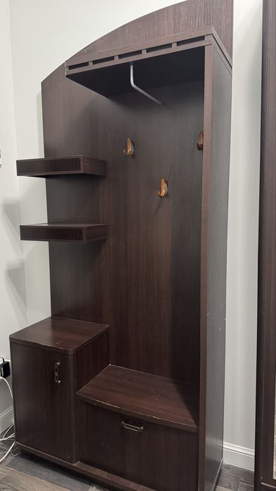 Продается шкаф в прихожую