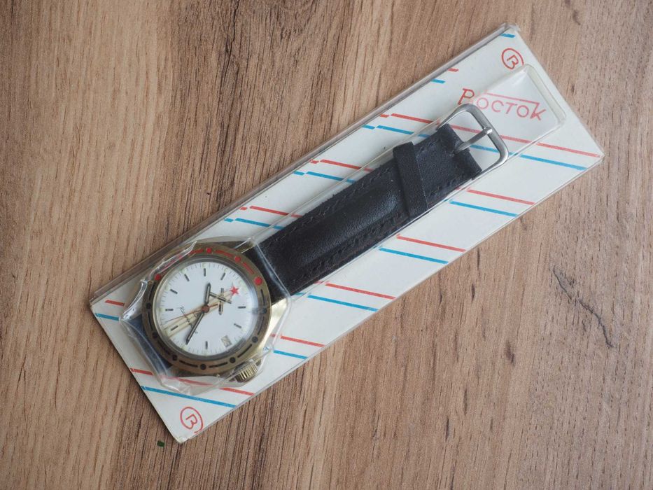 Ceas sovietic mecanic Vostok Komandirskie, NOU, cutie, rezist. la apă