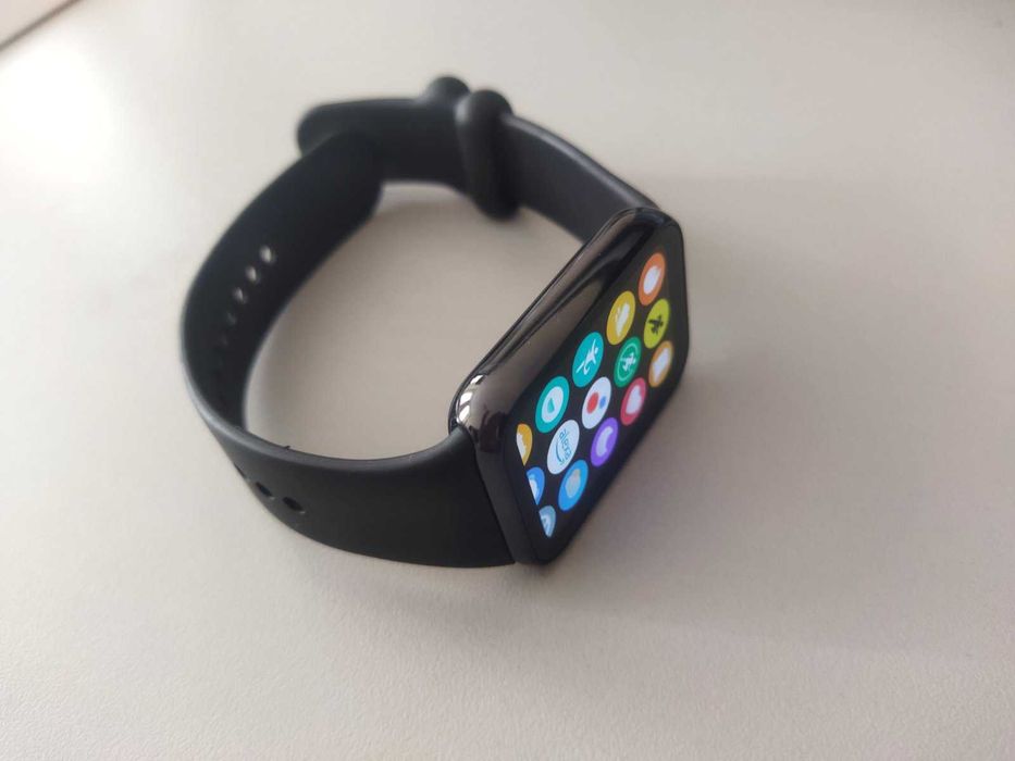 Продавам Xiaomi Mi Band 8 Pro в идеално състояние!