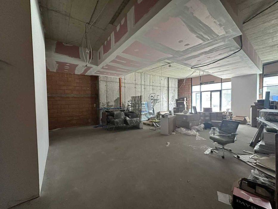 Дава се под наем Магазин в Пловдив, Христо Смирненски - 134 кв.м за 2010 € - Снимка #1