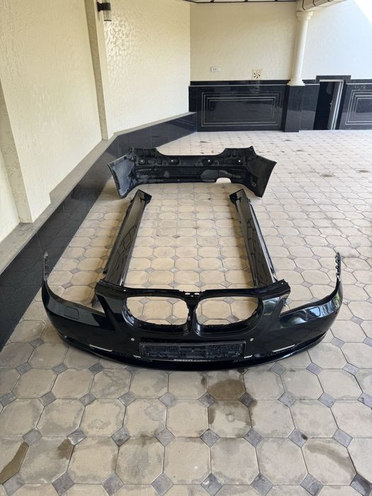BMW E60 ga oldi orqa bamfer paroklari bn kampilekt sotiladi