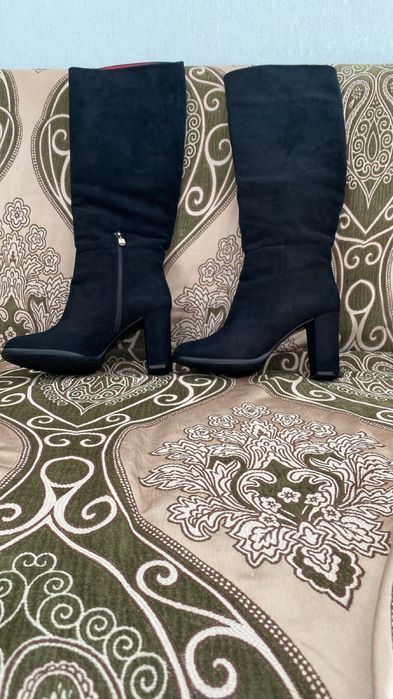 Продам замшевые сапоги